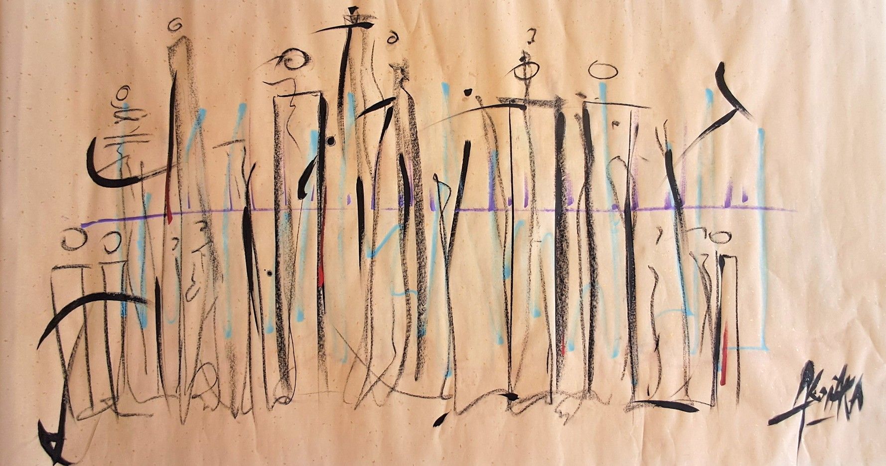 Tusche, Kohle und Acryl auf Xuan-Papier: eine Reihe hoher schwarzer Figuren mit blauen Strichen und violetter Linie