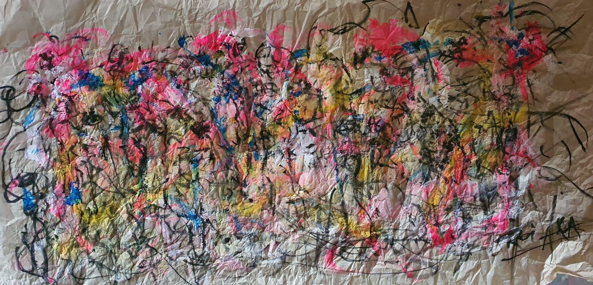 Tuschen auf zerknittertem Xuan-Papier: ein breites Band verschlungener schwarzer Linien mit rosa, blauen und gelben Flecken
