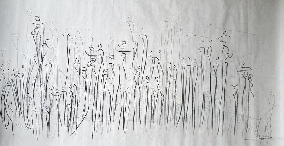 Zeichnung auf Papier: eine dichte Reihe hoher, dünner senkrechter Figuren mit kleinen Schleifenköpfen, unten rechts signiert
