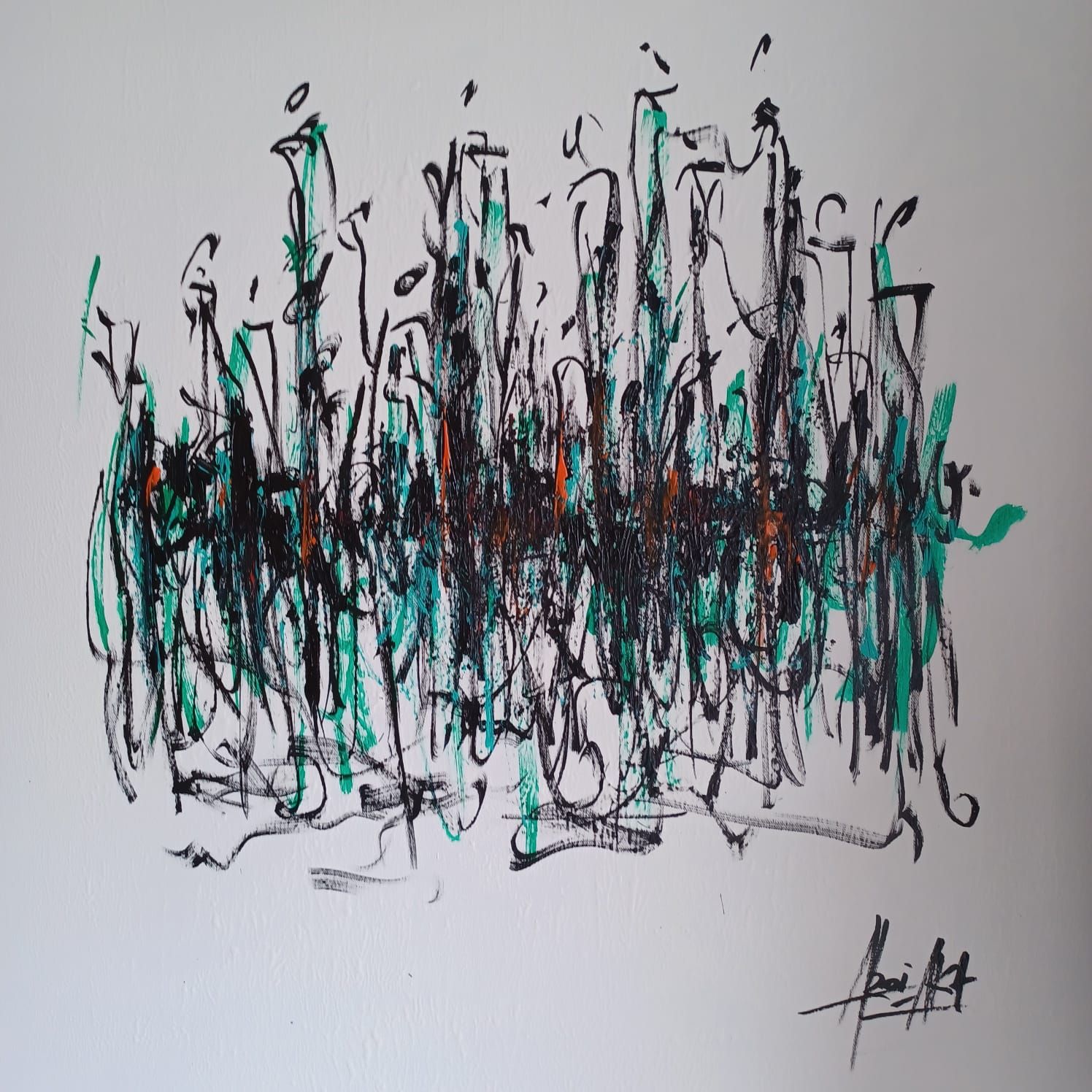 Tusche und grünes Acryl auf weißer Leinwand: ein dichtes Band senkrechter Striche wie eine Menge hoher Figuren